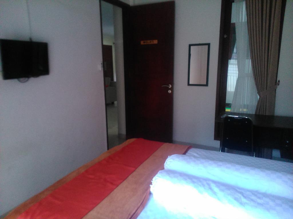 Hotel Rumah Sarwestri Bandung Habitación foto