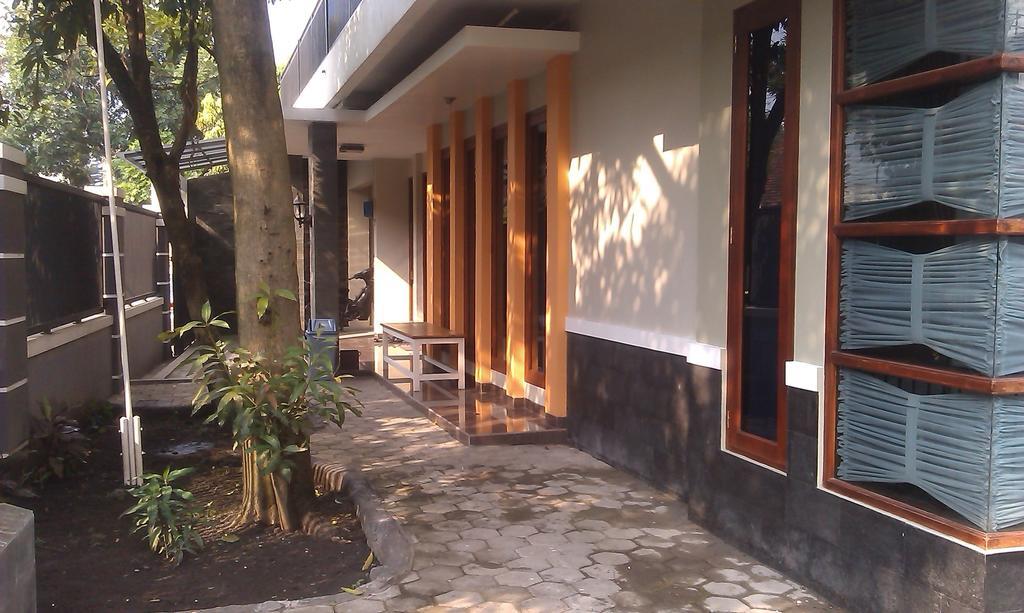 Hotel Rumah Sarwestri Bandung Exterior foto